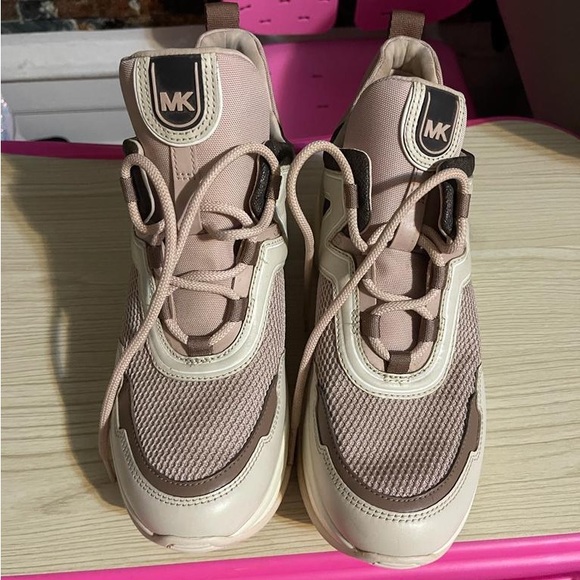 Micheal Kors Olympia trainer - Picture 3 of 4